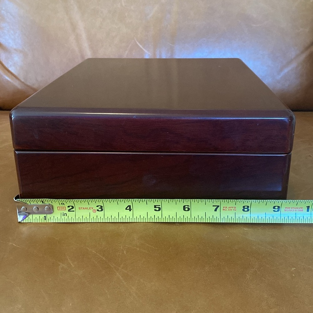 Cigar Humidor - Picture 11 of 16